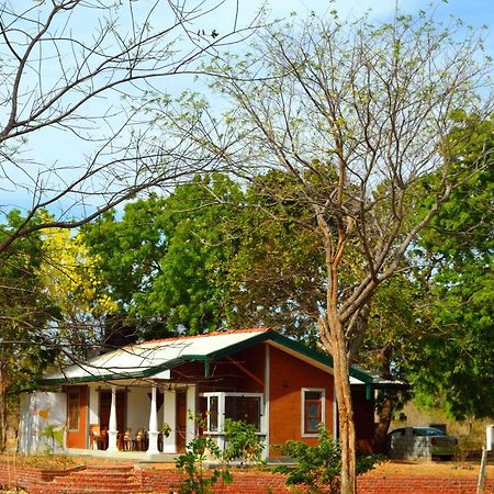 Pelican View Cottages Kataragama Exterior photo