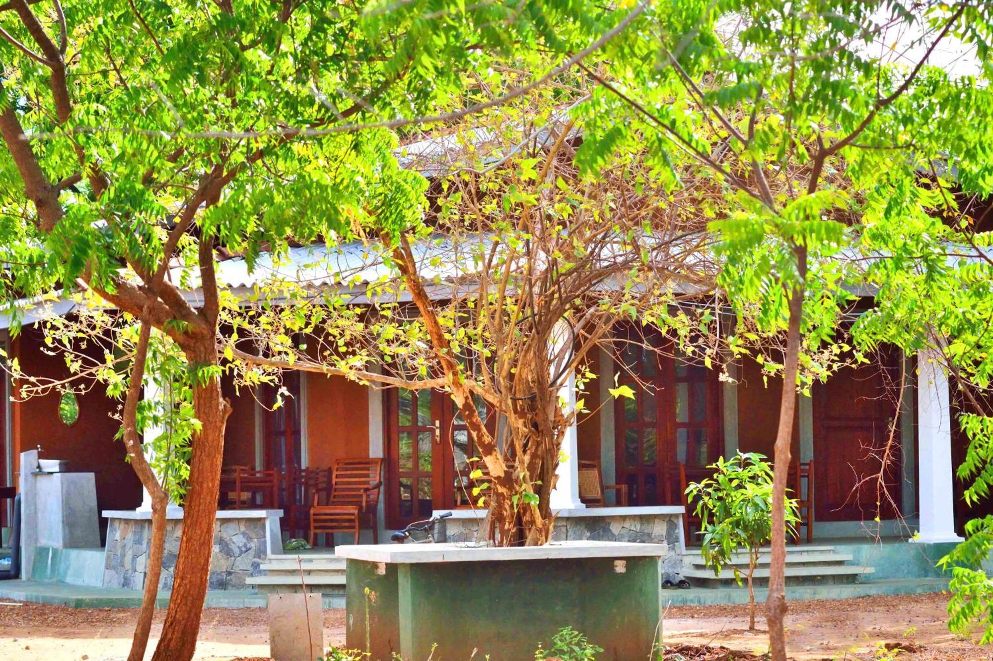 Pelican View Cottages Kataragama Exterior photo